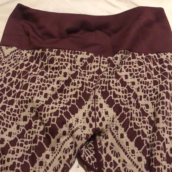 Purple Capri Leggings - Picture 1 of 2